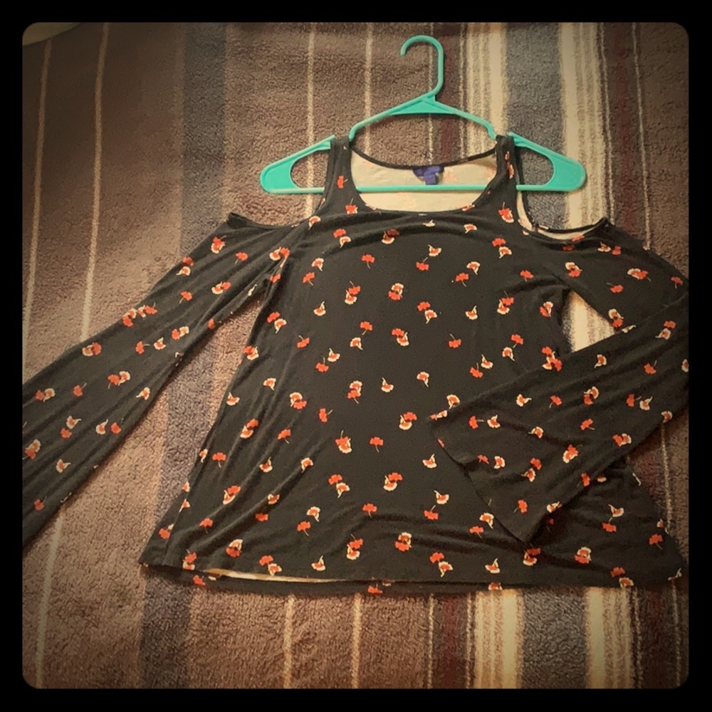 Aeropostale cold shoulder, loose sleeve top